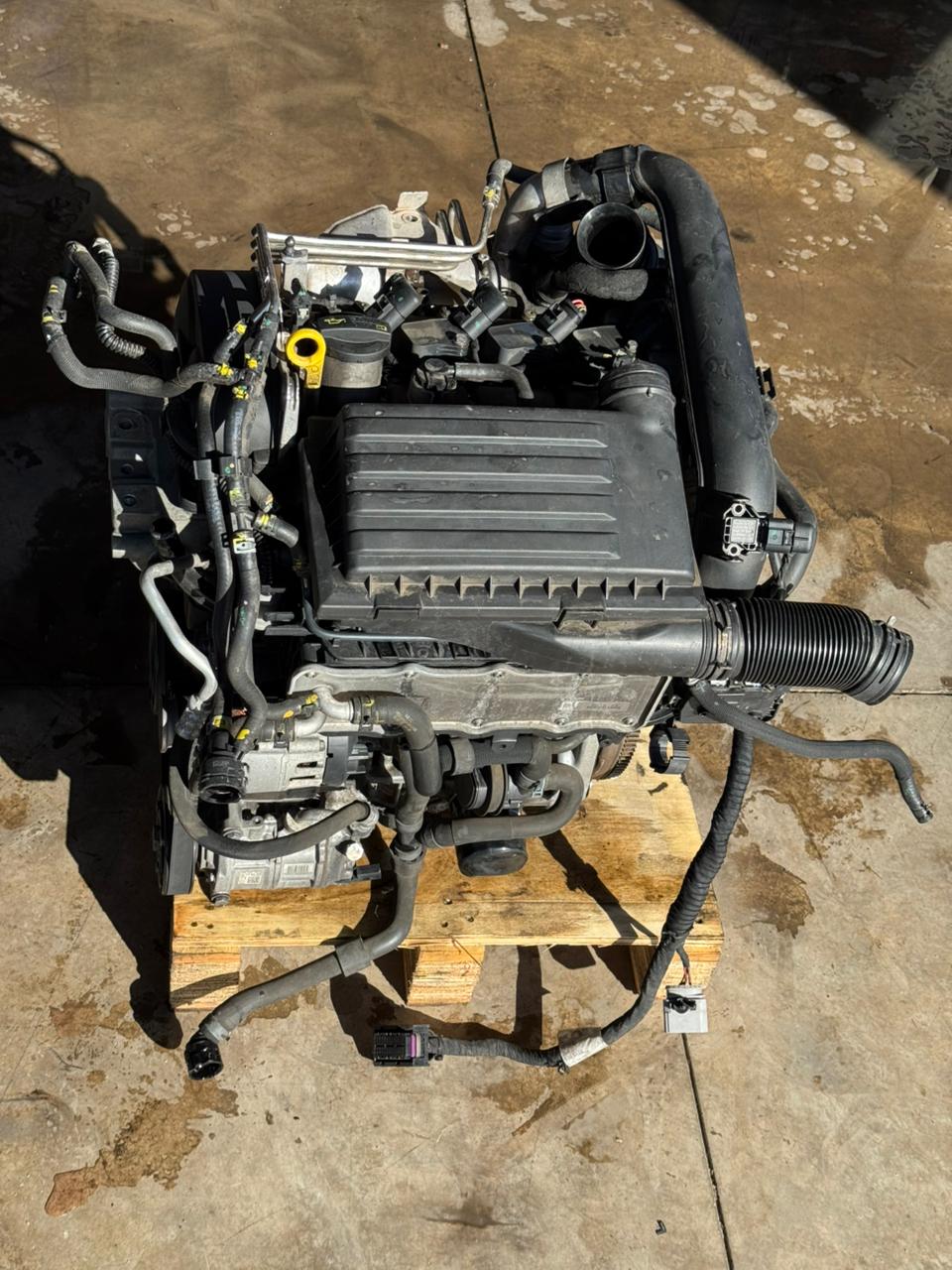 Motor 1.4 TFSI desmontado, lado de admisión