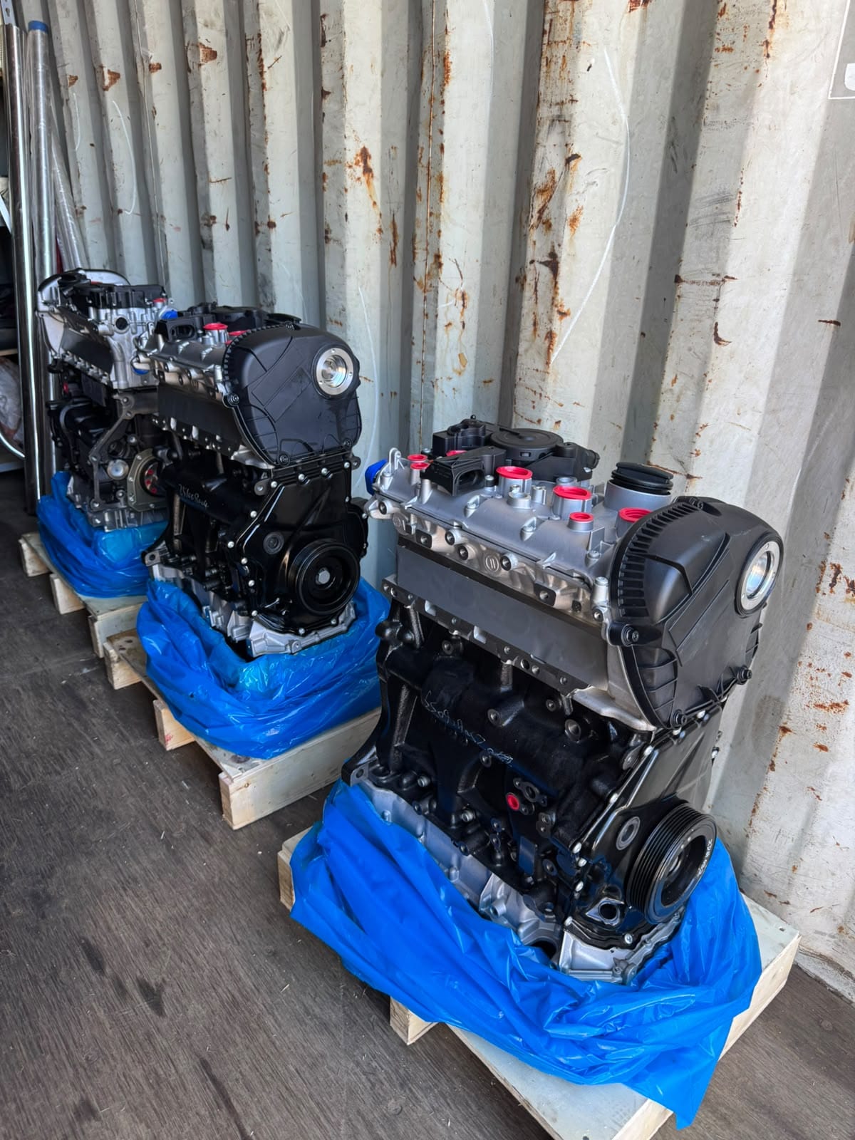 Motores 1.8 TFSI nuevos para Audi, en fila sobre sus pallets
